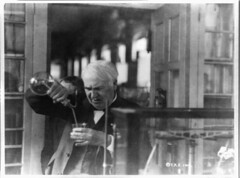 Thomas_Edison,_experimenting_in_his_laboratory