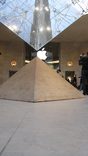 Apple Store in the Louvre
