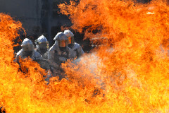 Florida and Virginia Guardsmen, firefighters extinguish a fire in a live-fire training simulator