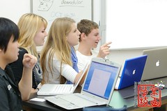 Students enjoying a healthy ITGS debate "PC or Mac?"