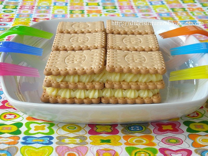 Mattone di Biscotti e Crema-Biscuits and Cream Cake