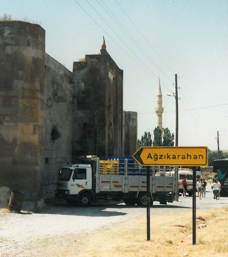 tk1996-han-entree-panneau Agzikarahan