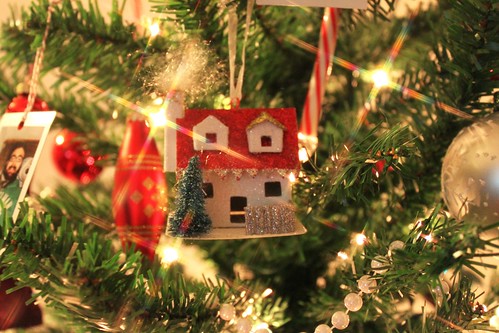 paper house ornament