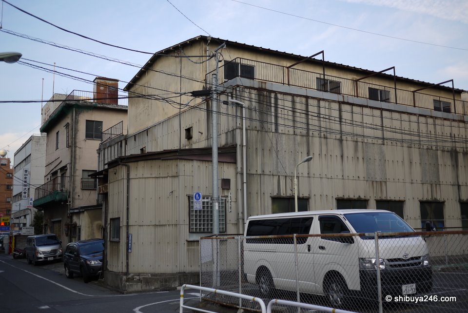 There are still quite a few old factories and buildings in the Osaki area. There were a few printing and dye companies around.
