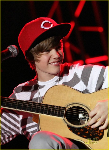 COM - DAILY MAIL ONLINE OUT - Teen singing sensation Justin Bieber in 