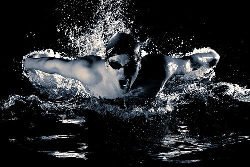 フリー写真素材|運動・スポーツ|水泳・泳ぐ|人物|モノクロ写真|