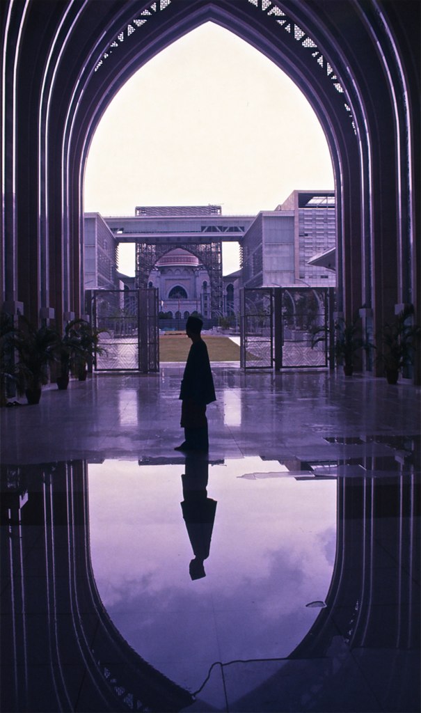 masjid besi and reflection