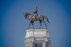 Statue of Robert E. Lee on Monument Avenue in Richmond, VA