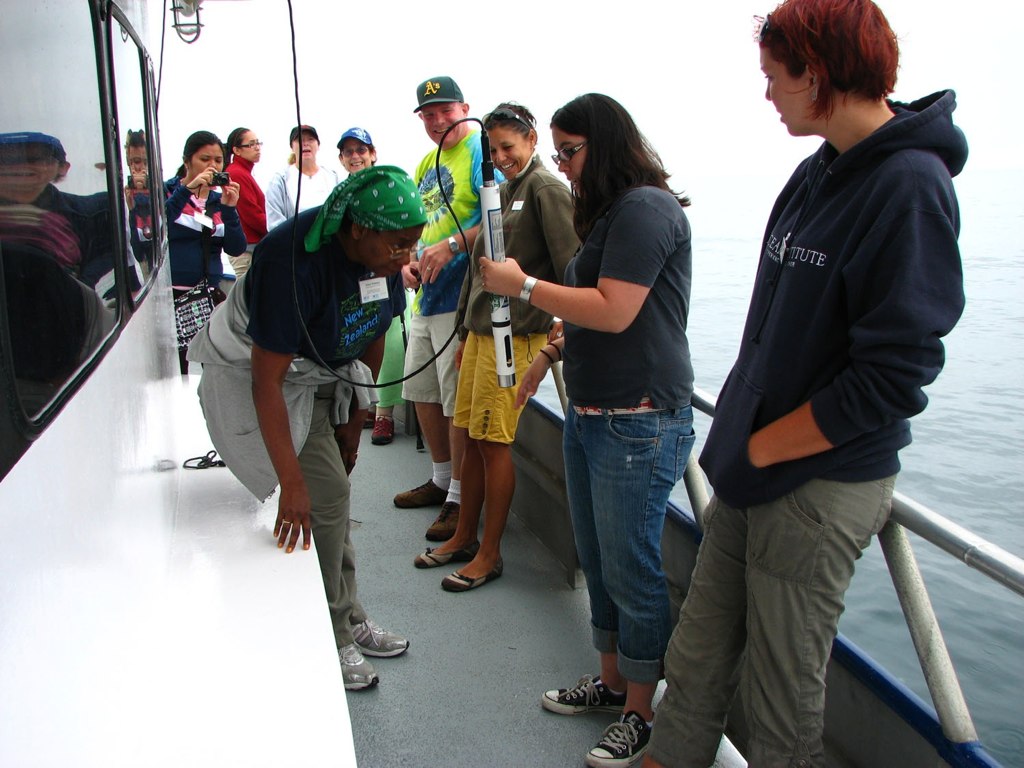 Teacher participants off the coast of Dana Point, measuring water temperature, salinity and depth. (Photo by Jane Lee)