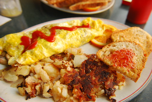 Mushroom and cheddar omelette with hashbrowns and toast @ The Nook