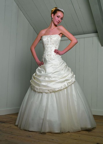 Strapless wedding dress with beads. 