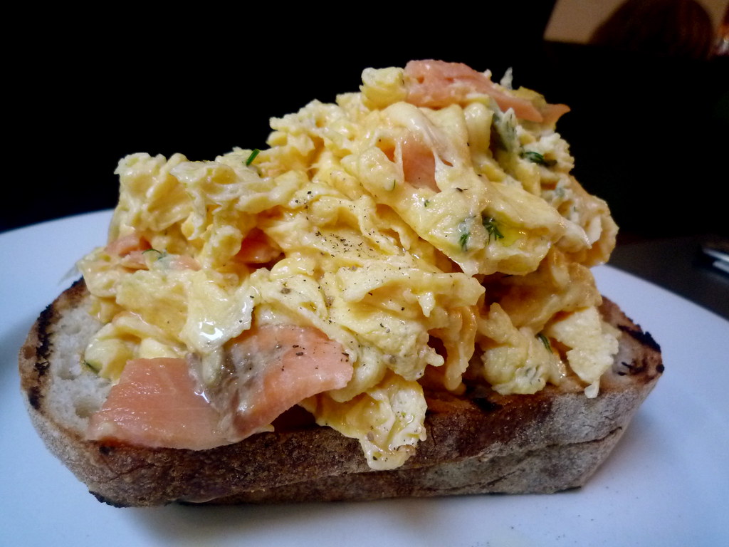 Scrambled eggs with smoked salmon and herbs