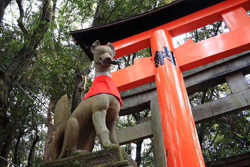 Fox statue on the hill of Fushimi Inari Shrine