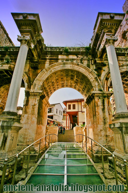 Hadrian's Gate, Antalya