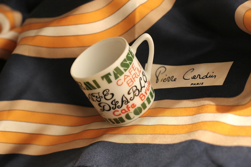 Espresso cup with silk Pierre Cardin scarf