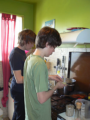 les garçons en cuisine.jpg