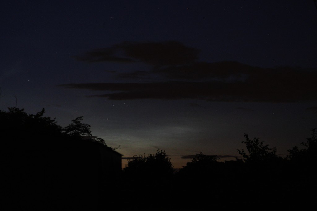Nachtleuchtende Wolken während der Mondfinsternis, 15.Jun.2011, 22:41 MESZ