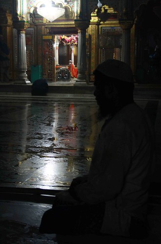 Capital Experience – Dawn at Hazrat Nizamuddin Dargah
