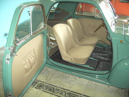 Fiat 500 C Topolino 1951 inside. carandclassic co. uk.