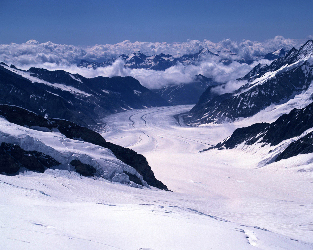 Pemandangan Salju Megah Di Pegunungan Salju HD Wallpaper Gratis 47