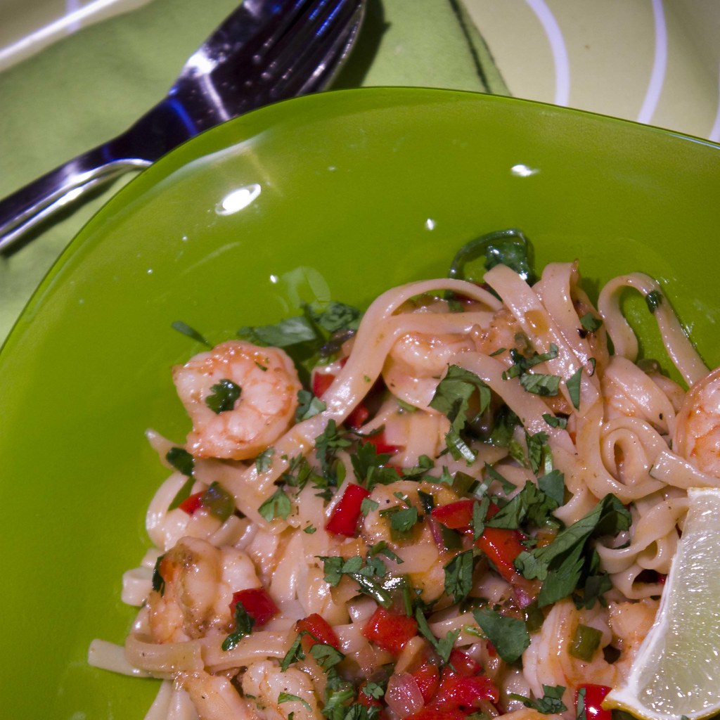 rice noodles with shrimp and cilantro