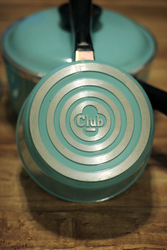 Club vintage aluminum pots in turquoise