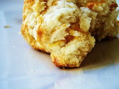 24 - english cream cheddar cheese scones