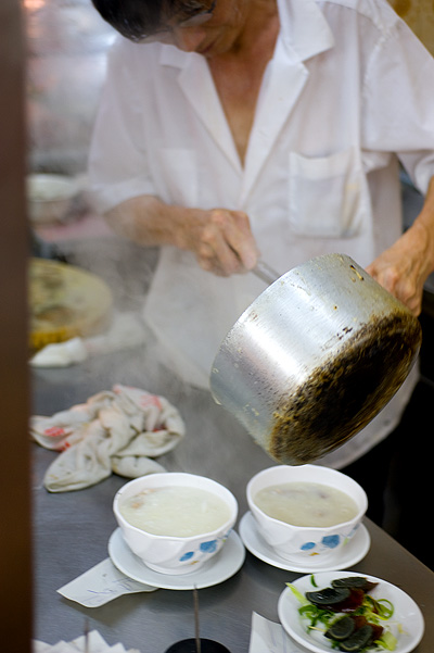 Making congee at at Nathan Congee and Noodle, Hong Kong