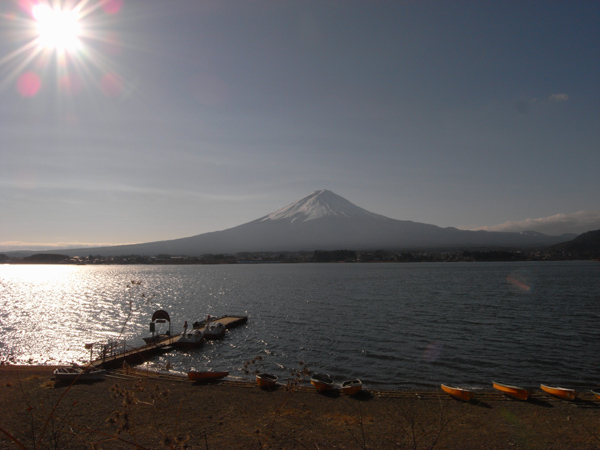El monte Fuji visto desde el lago Kawaguchiko