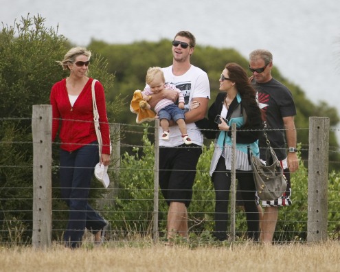 preppie_-_miley_cyrus_visiting_liam_hemsworths_family_and_friends_in_phill_00101