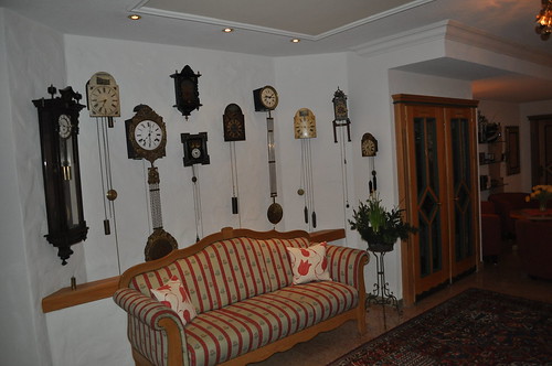 Relojes de pared como elemento decorativo del Hotel