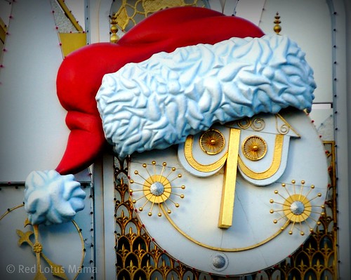 Small World Clock Santa