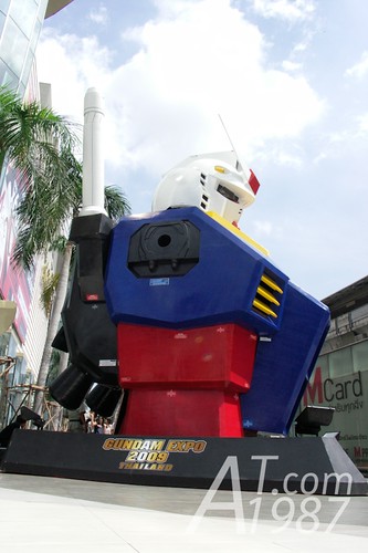 Very large RX-78 Gundam bust