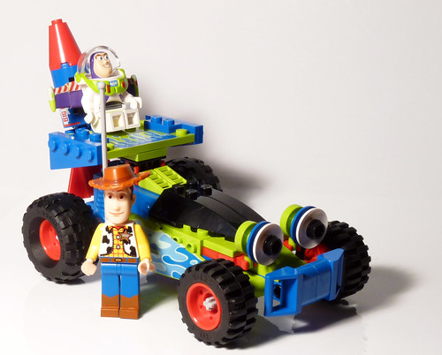 7590 - Woody and Buzz to the Rescue - LEGO Toy Story - Set Contents
