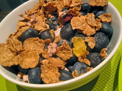 Acai yogurt with blueberries and Kashi U cereal