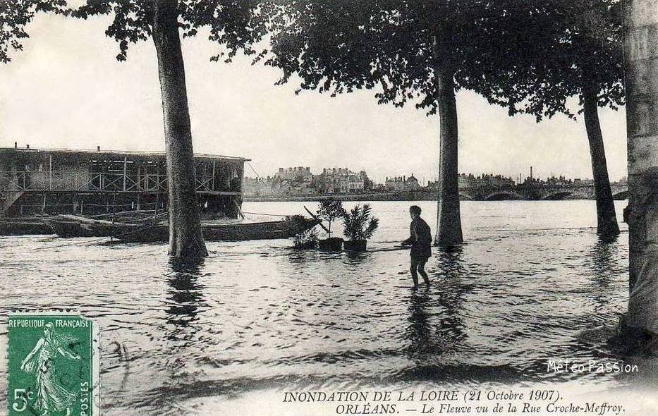 quai inondé à Orléans le 21 octobre 1907