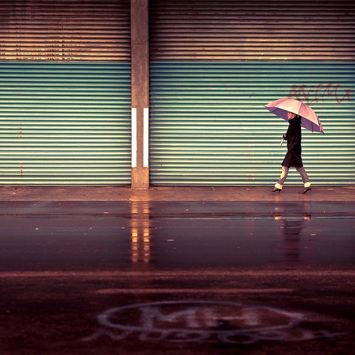 Cuba Gallery: Urban / Lightroom preset rose vogue / city / umbrella / reflection / walking / rain