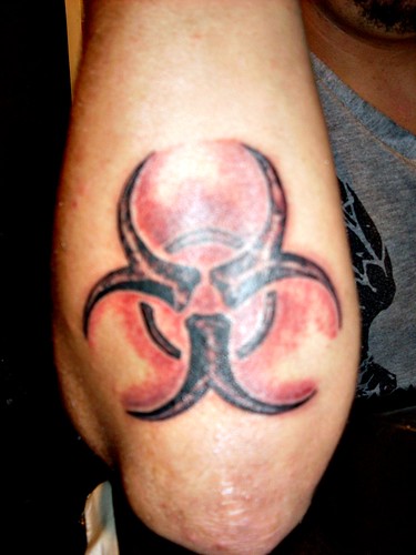 tattoo simbolos. Tatuaje símbolo biohazard