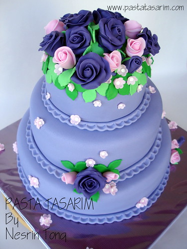 WEDDING CAKE - PURPLE ROSES