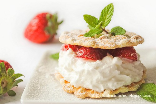 Ferratelle con Panna e Fragole-Ferratelle Biscuits with Whipped 
Cream and Strawberries