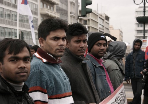 Lavoratori immigrati durante uno sciopero generale ad Atene il 10 febbraio, foto di Left~Lens su Flickr, con licenza Creative Commons