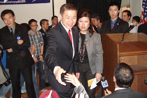 Liu greets supporters during his victory party - Photo: Ewa Kern-Jedrychowska.