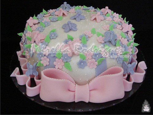 cakes with flowers and butterflies. Flowers and utterflies