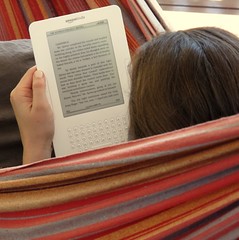 Joanna Penn reading a James Rollins thriller on the Amazon Kindle in the hammock