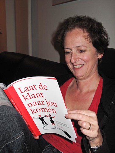 Vera van der Vesse met boek
