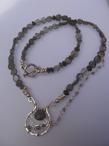 Lab lyre necklace (by Simbel_myne)