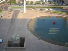 the pool at City Hall Plaza (by: Chasqui/Luis Tamayo, creative commons license)