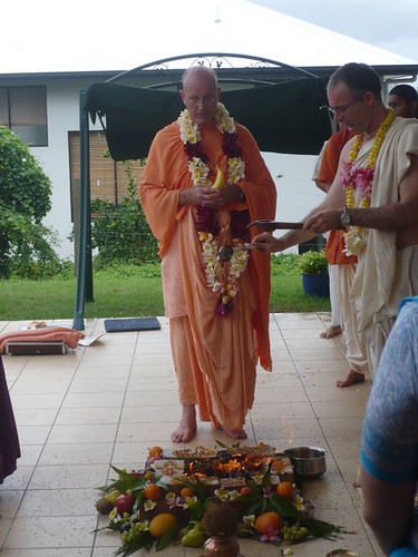 Jahnava Mata initiation by Indradyumna Swami -0008 por ISKCON  desire tree.