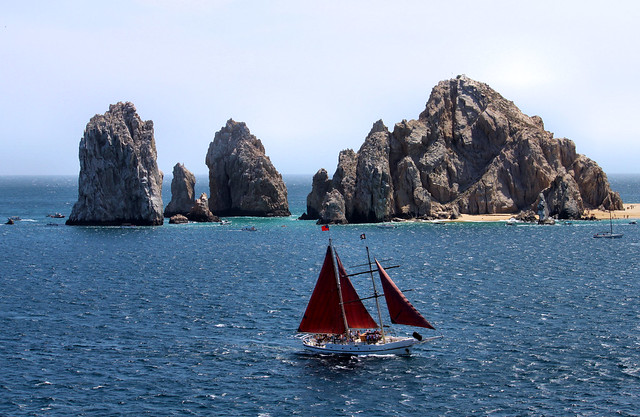 Los Cabos Mexico, Info & Images. Los Cabos is a lively 20 mile beach area at 