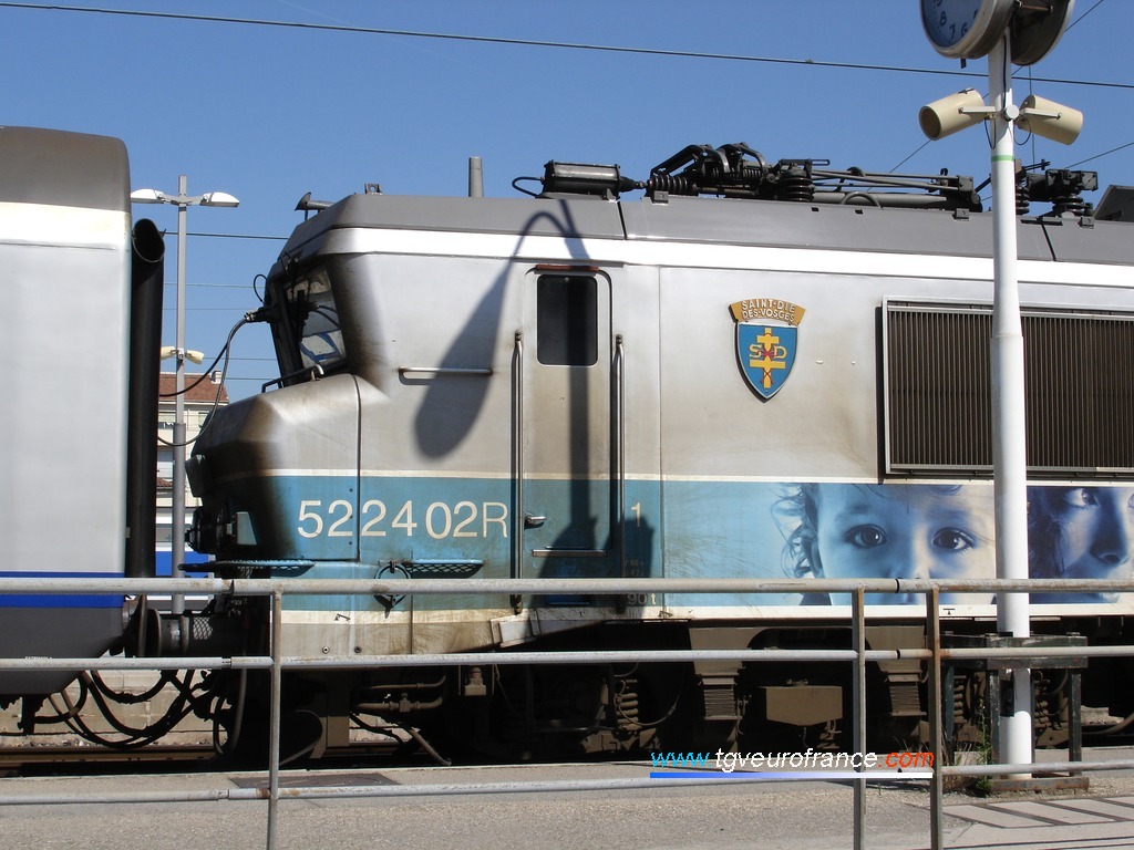 Une locomotora BB 22200 Alsthom SNCF en la estación de Marsella Saint-Charles